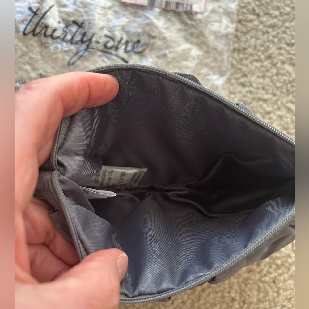 Thirty-One NEW Grey Ruffle Wristlet - Picture 5 of 9